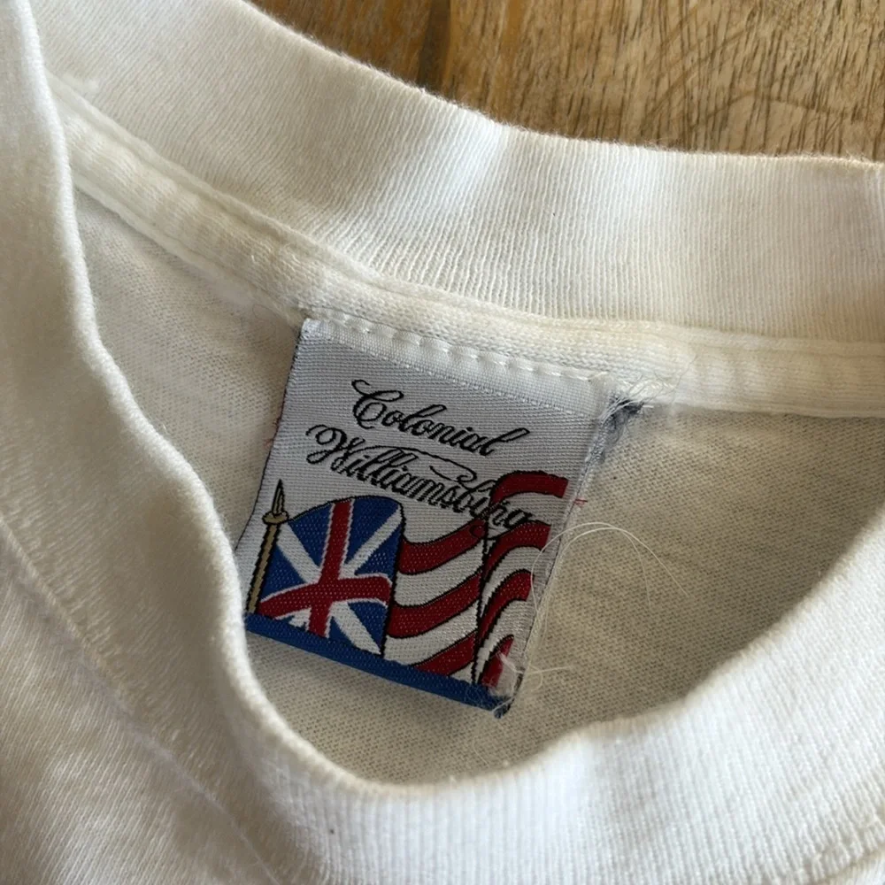 Vintage Colonial Williamsburg T-Shirt size Small - Picture 3 of 8